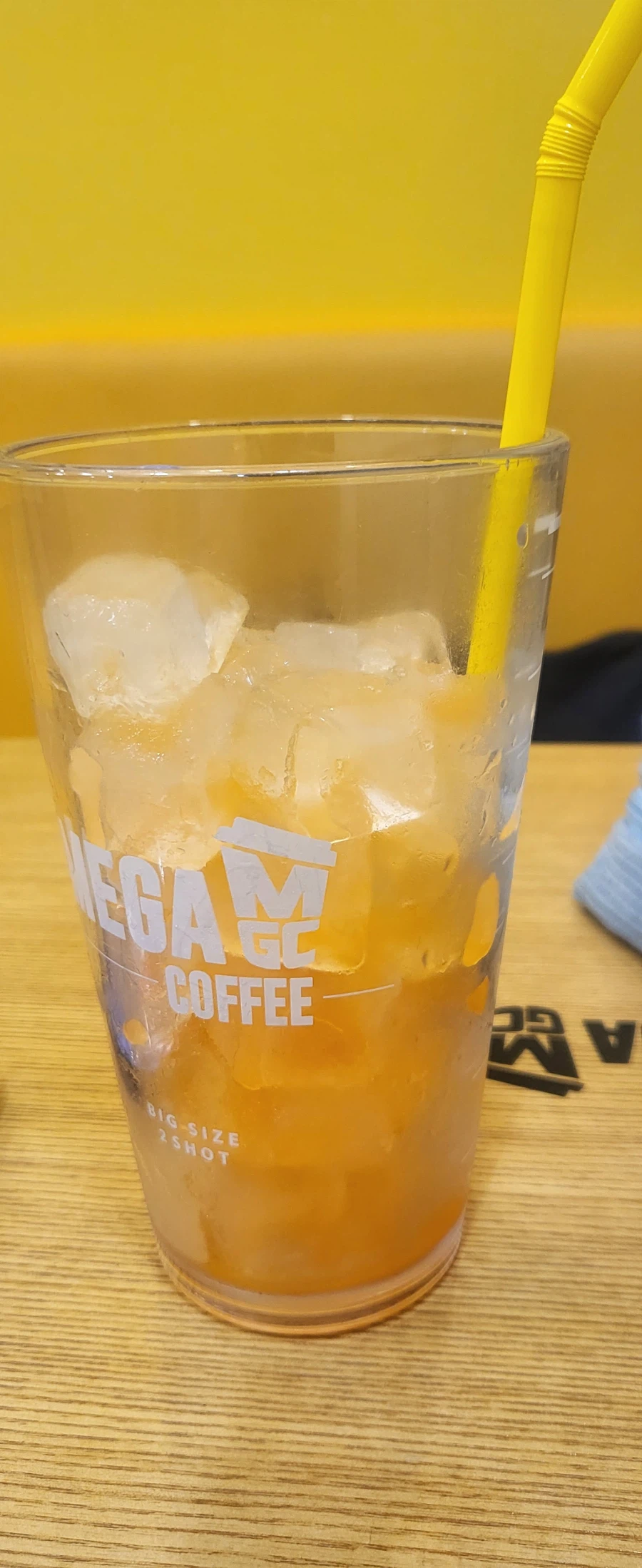 아이스 음료에 얼음은 적당히 좀_1.webp