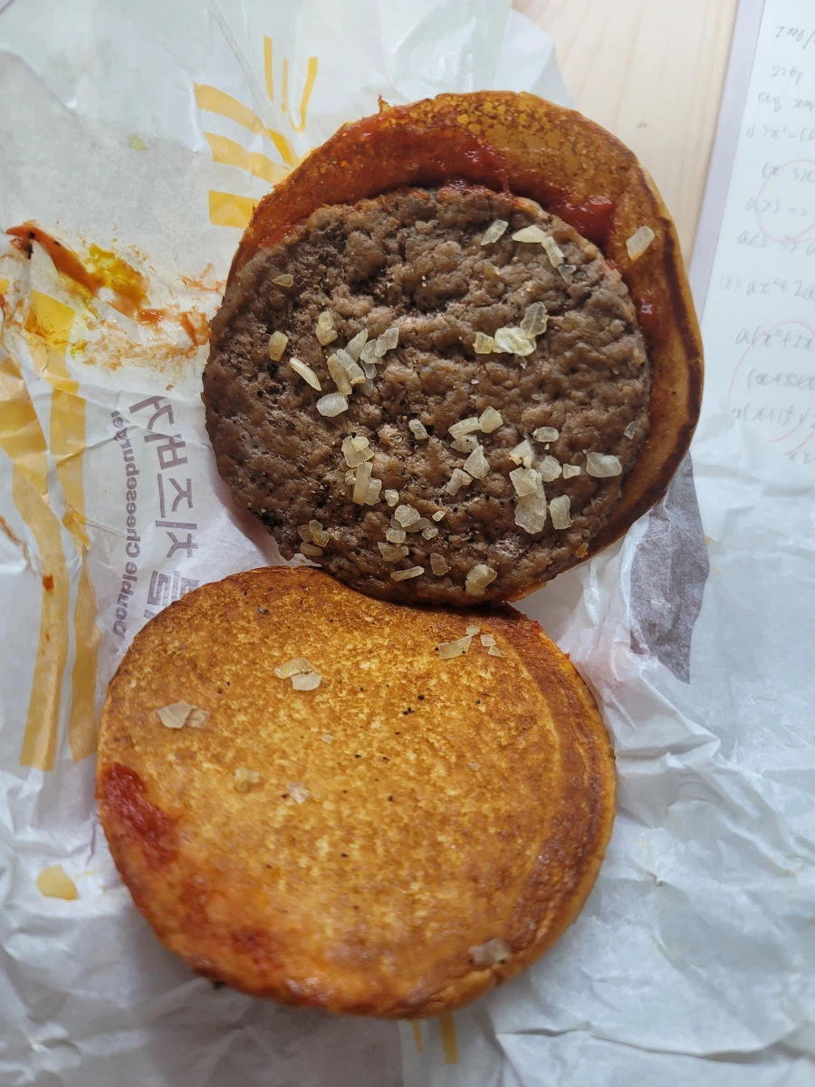 첫 맥도날드 '햄버거' 구매 후기_2.webp