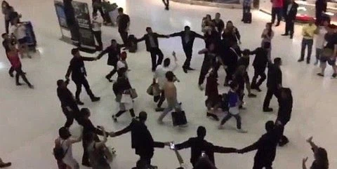 아이돌 스타 경호 근황_1.webp