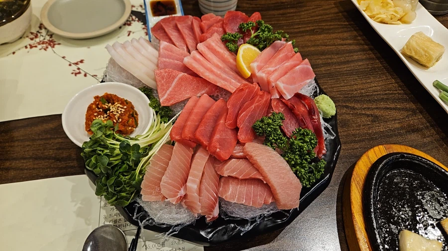 참치먹으러 옴_4.webp
