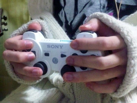 붉은사막 조작 얘기에 아머드코어 파지법 가져오는건 좀 긁히네_1.webp