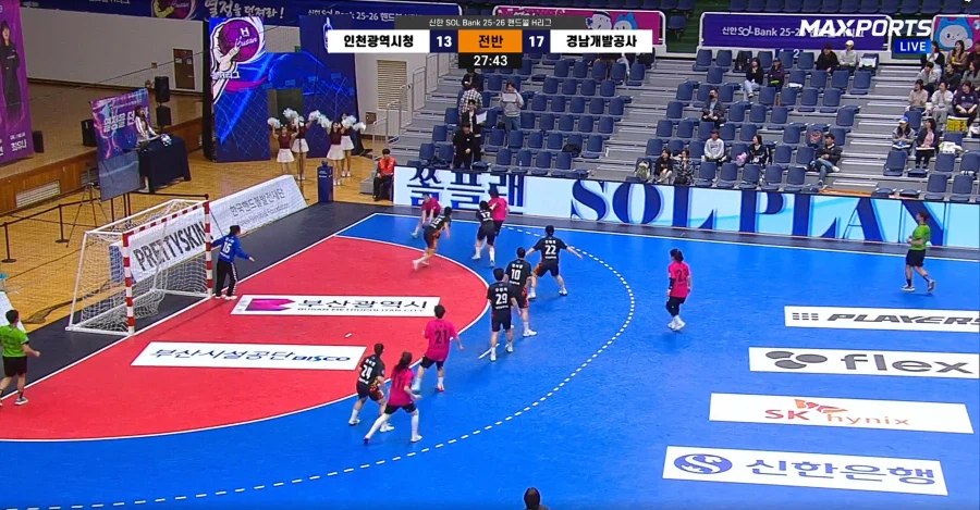 막내 여동생이 어제 프로 핸드볼 리그에서 6골을 넣으며 팀의 승리를 견인했습니다._36.webp