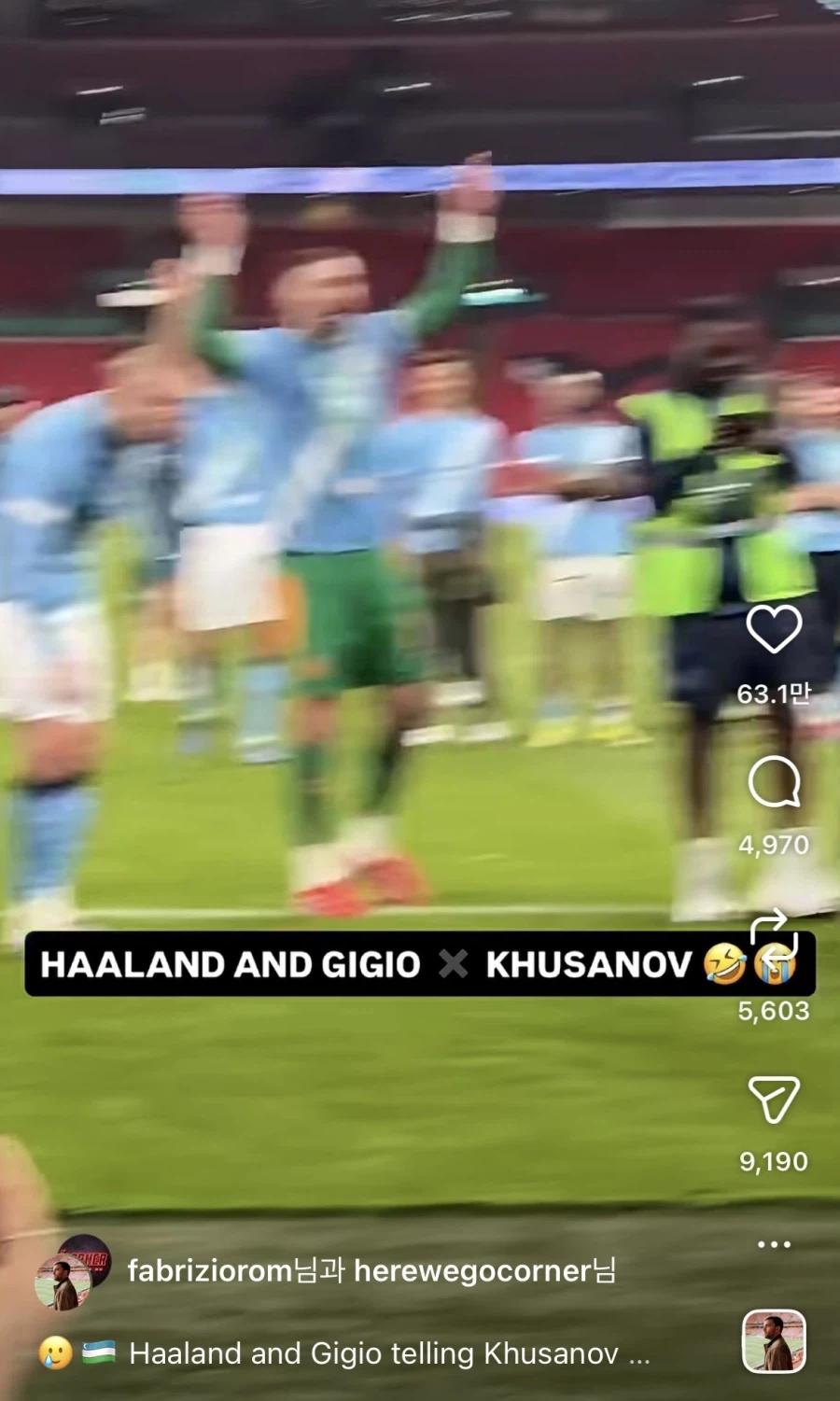 축구) 아시아 센터백 트로피 챙겨주는 홀란드_2.webp