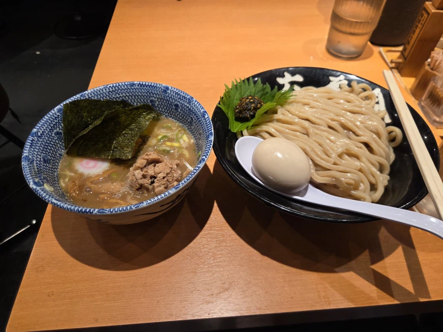 돼억시니)일본가서 이것저것 먹고왔어요_1.webp