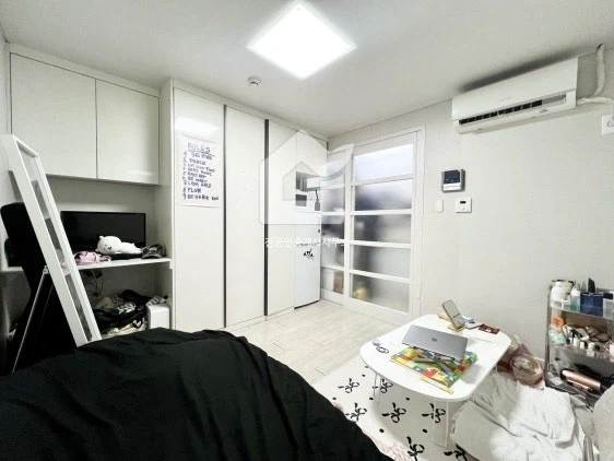 서울에서만 볼 수 있는 원룸 사진 괴담..._1.webp