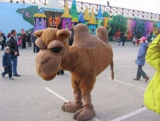 인형탈 알바 중에 한 명이 추노함_1.webp