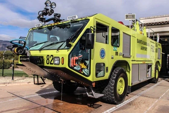 어제 일어난 소방차에 충돌한 여객기_6.webp