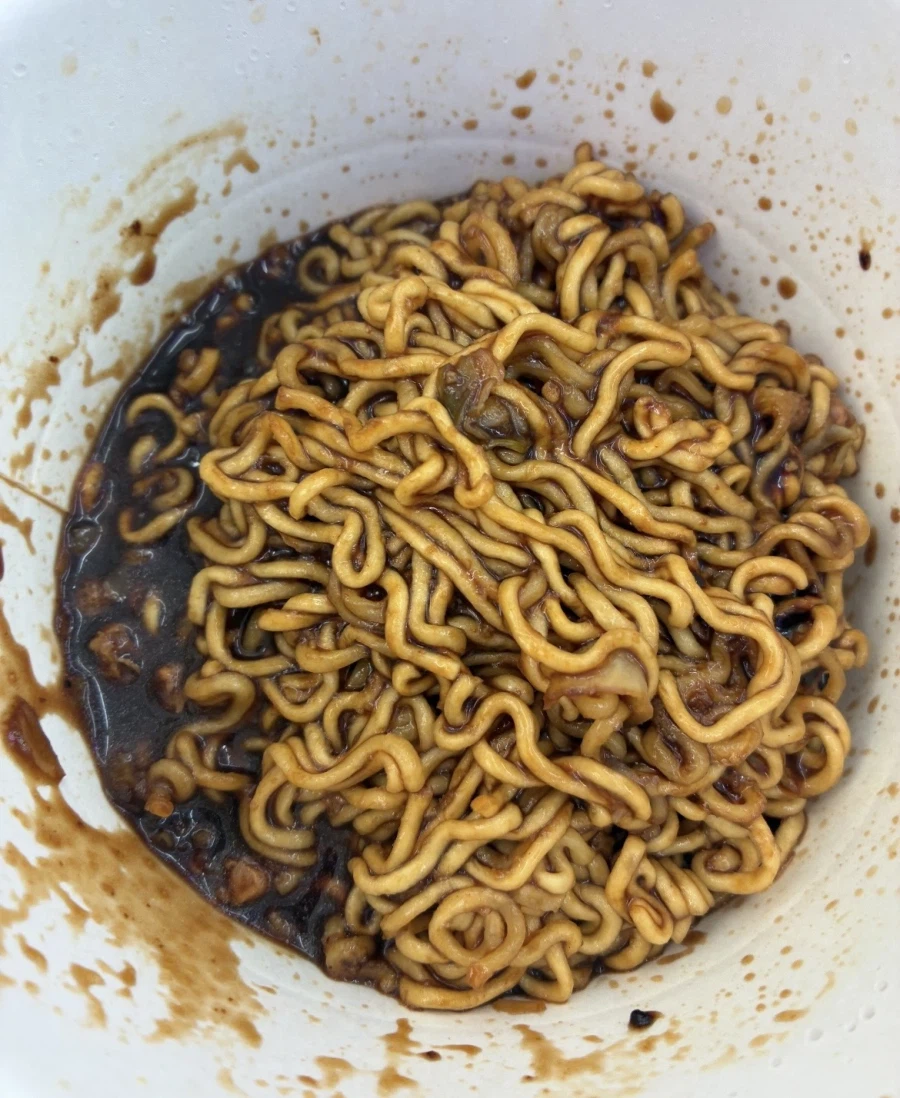 컵짜빠게티 섭취_1.webp