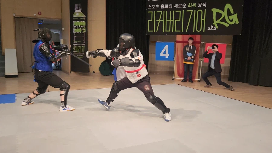 에페 vs 롱소드 실제로 붙으면 이렇게 됩니다_5.webp