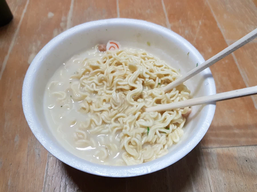 육개장 컵라면 + 분말 컵스프 조합_5.webp