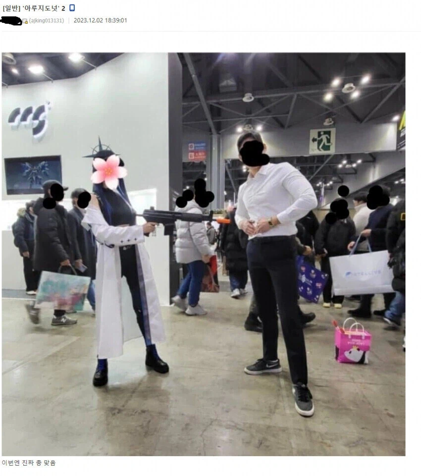 코스어 분들이 일반인을 찾는 희귀한 경우.jpg_4.webp