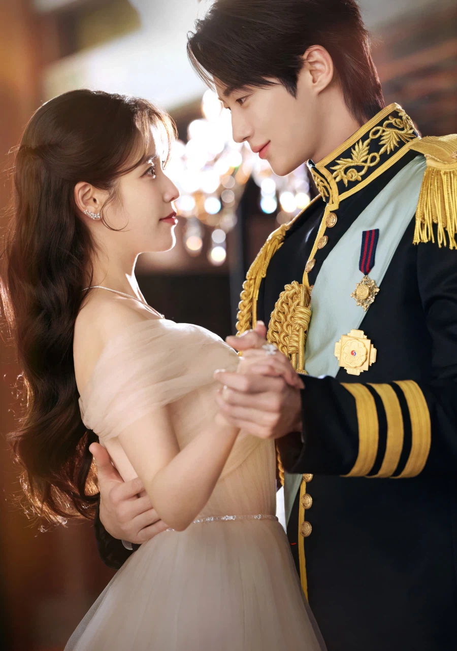 '21세기 대군부인' 메인 포스터 글자 제거_1.webp