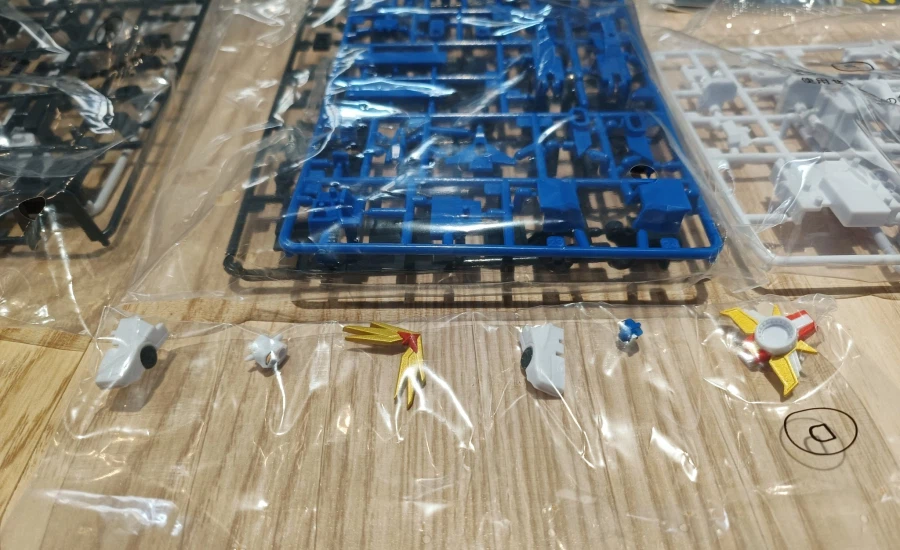 [반다이] SMP 다간 X 스티커, 사전도색 파츠, 런너 구성_5.webp