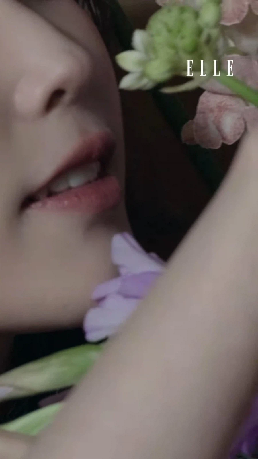 얼굴은 안 나오는데 설레는 화보 프리뷰_4.webp