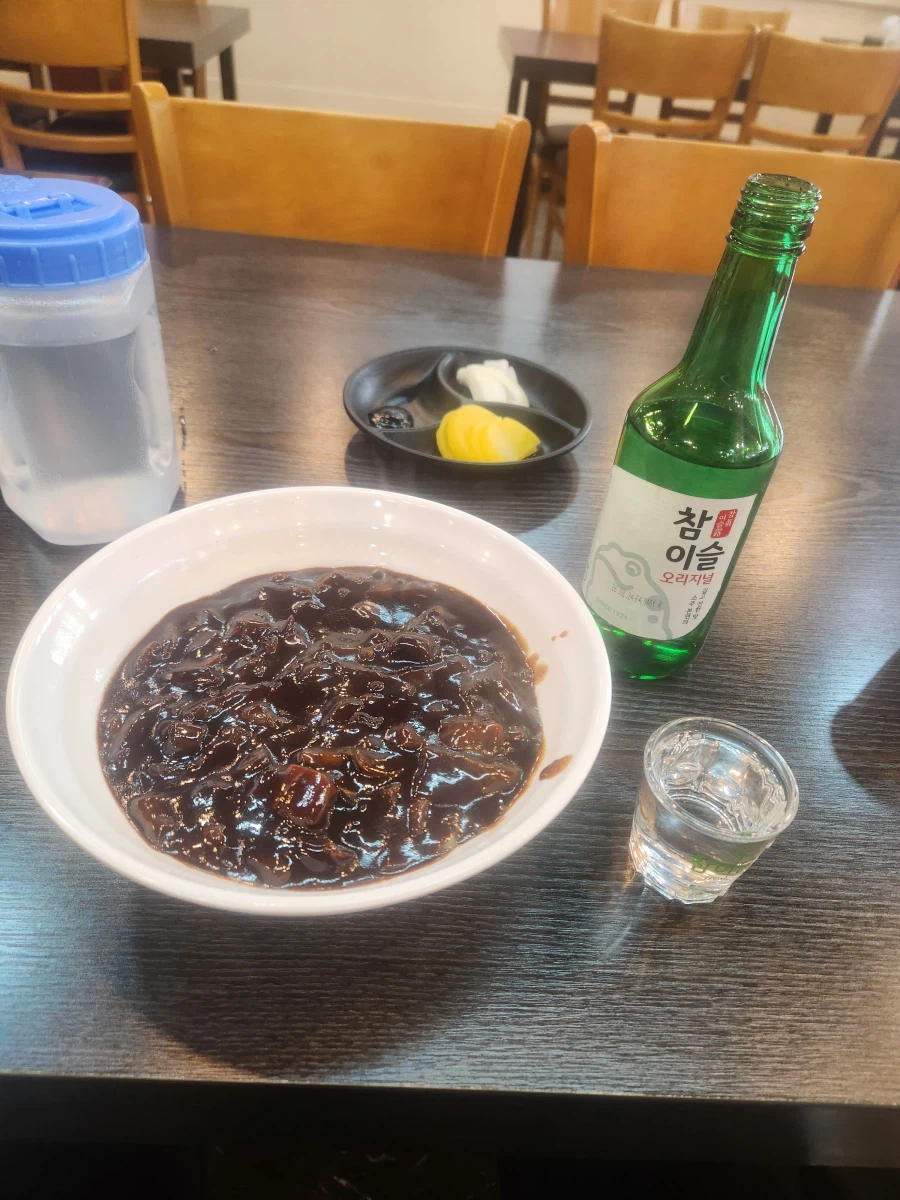 짜장면 혼술_1.webp