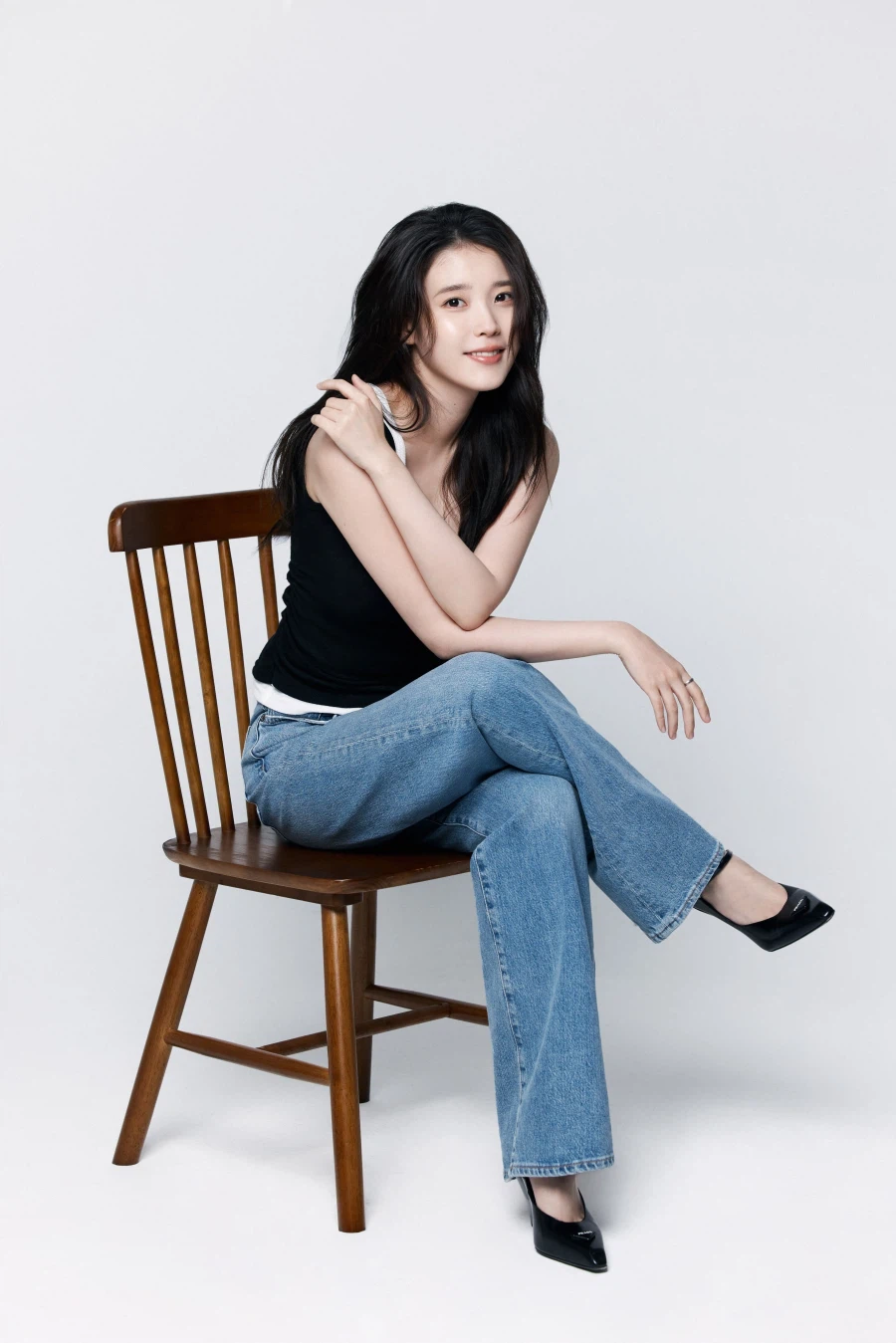 아이유, 스무살 같은 청순함‥‘대군부인’ 첫방 앞두고 새 프로필 공개_10.webp