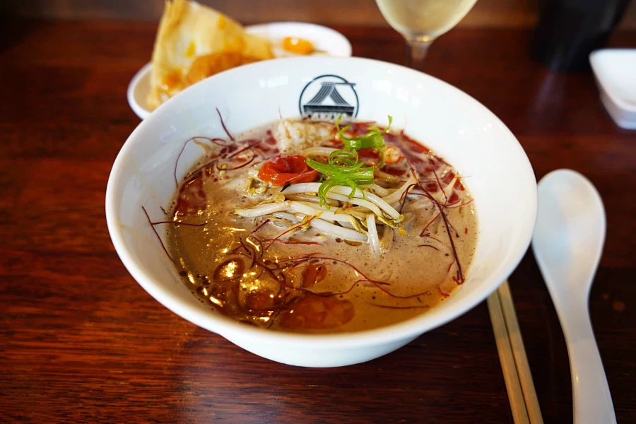 농후한 풍미의 새우미소라멘_15.webp