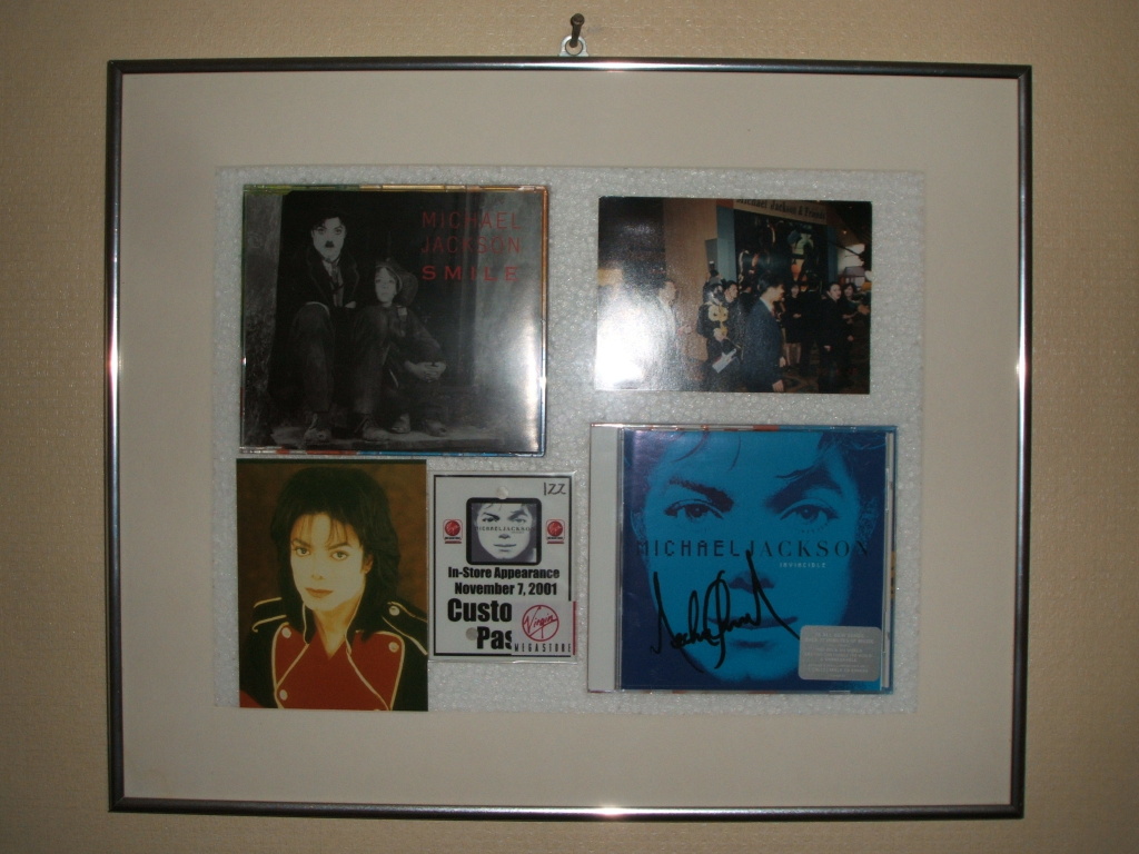 마이클 잭슨 공식 친필 싸인 CD & 스마일 싱글 & 직찍 사진_1.jpg