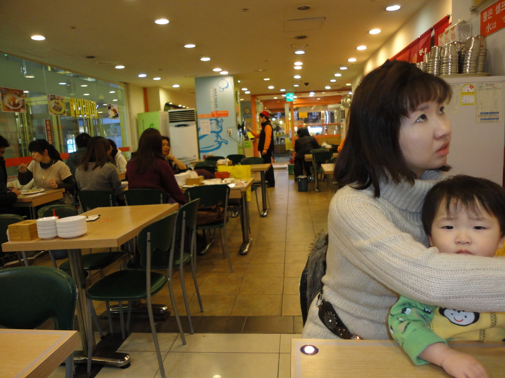 명인 만두 and 그리피스 도넛 in 명동_1.jpg