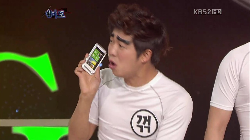 어제 개콘에 나온 HTC 레이더 짤.._1.jpg