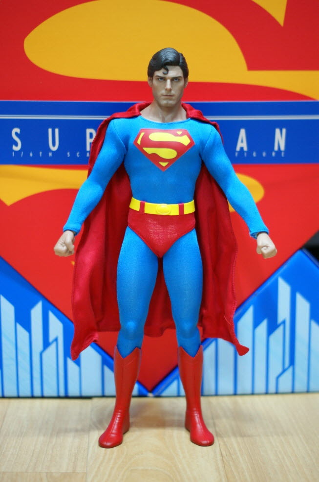 핫토이社 'Superman' -크리스토퍼 리브(슈퍼맨)- | 피규어 갤러리