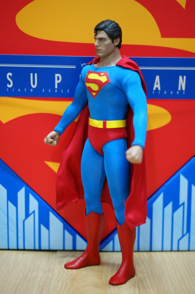 핫토이社 'Superman' -크리스토퍼 리브(슈퍼맨)- | 피규어 갤러리