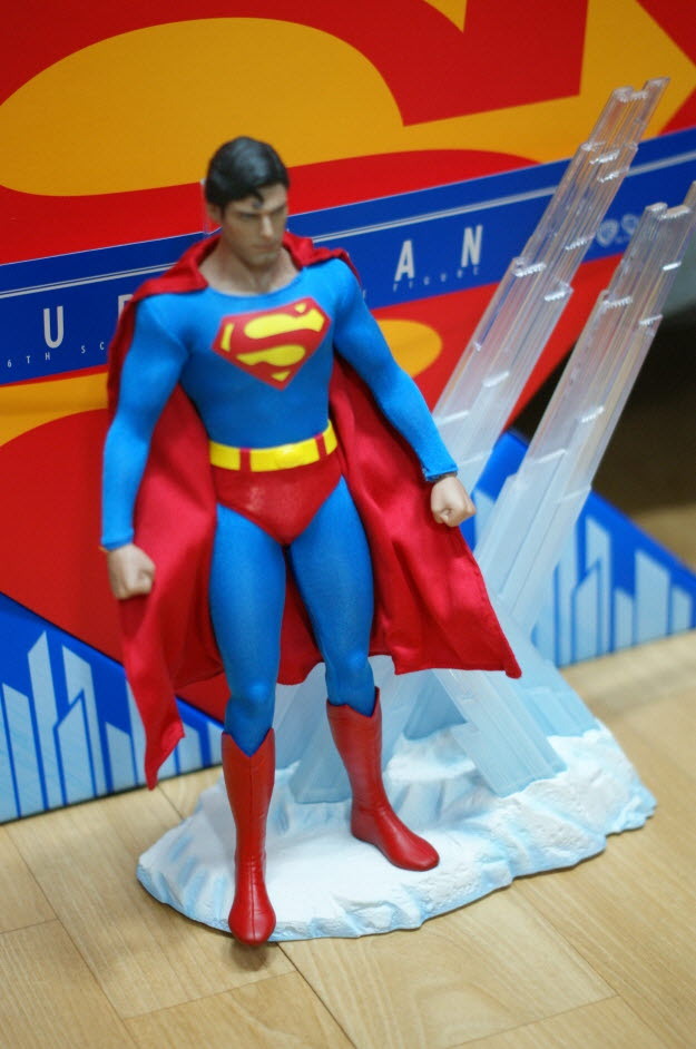 핫토이社 'Superman' -크리스토퍼 리브(슈퍼맨)- | 피규어 갤러리