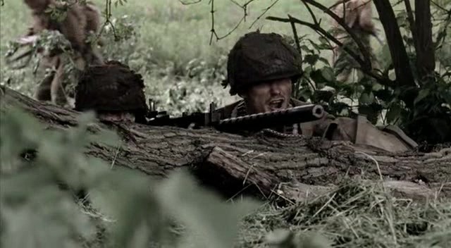 밴드 오브 브라더스 제3화 Carentan (2/2) _24.jpg