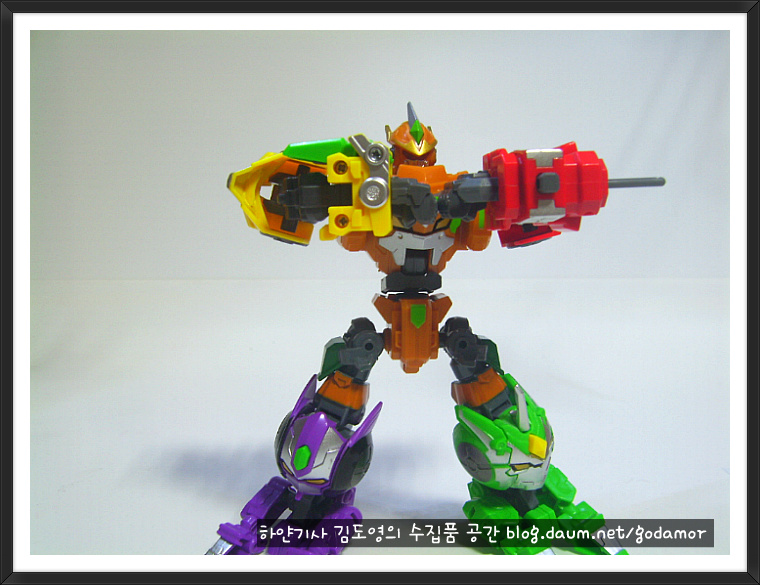 img/5/1/2/4/5124998D4769A1000A