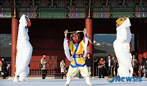 img/5/1/2/7/5127606A4E0FE4001E