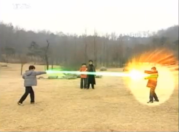 [마법전사미르가온] 장난감 갖고 노는 만화_17.jpg