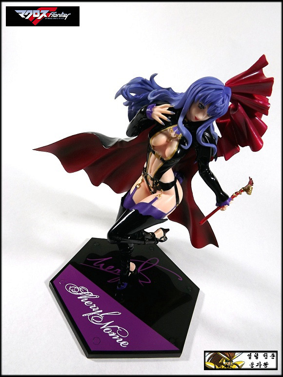 SHERYL NOME (UNIVERSAL BUNNY)_3.jpg