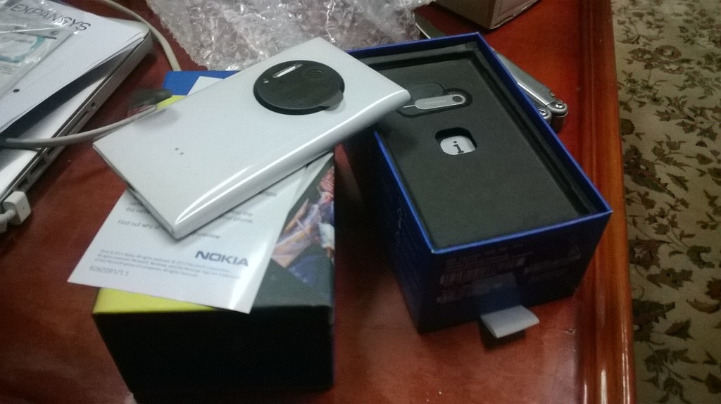 노키아 루미아 1020(인터내셔널) + 그립 간단 사용기 (사진+링크_2.jpg