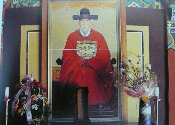 img/5/3/E/1/53E1EDE93A2FCF000A