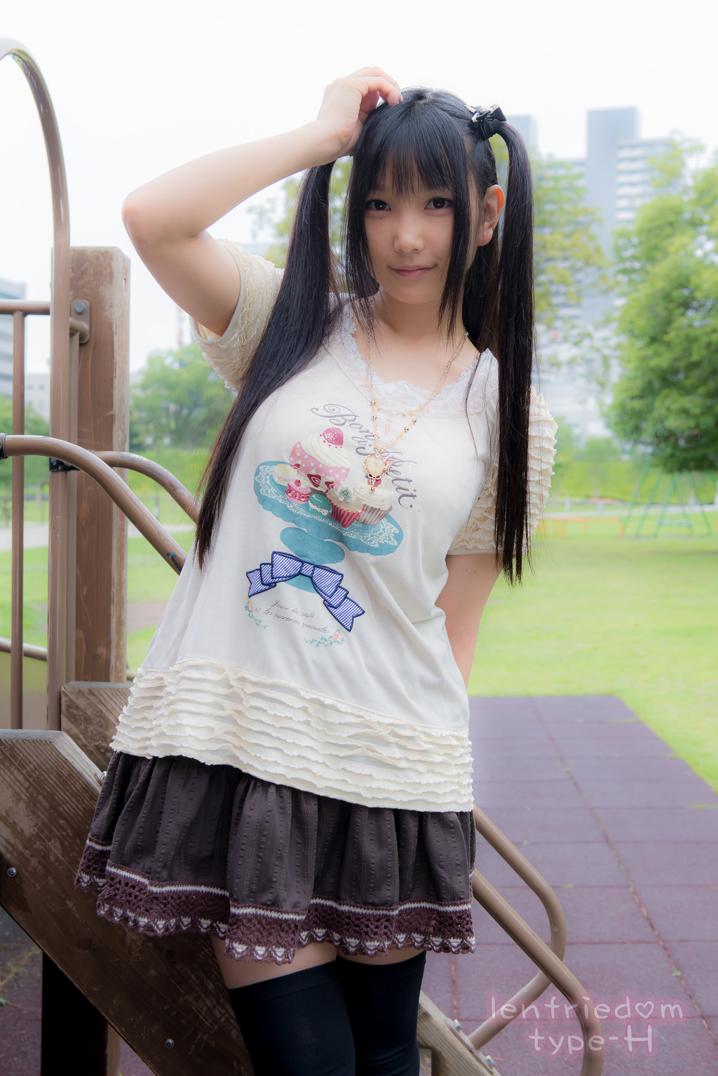 img/5/3/F/2/53F215EC452BB4004B