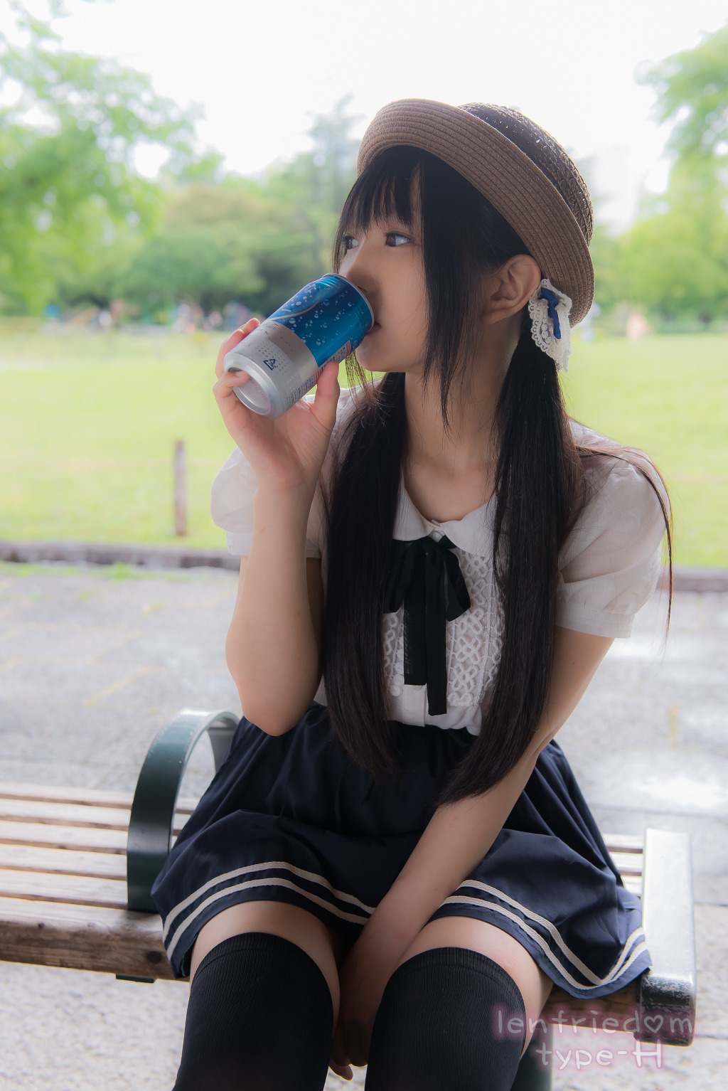 img/5/3/F/2/53F216A7462B7B002F