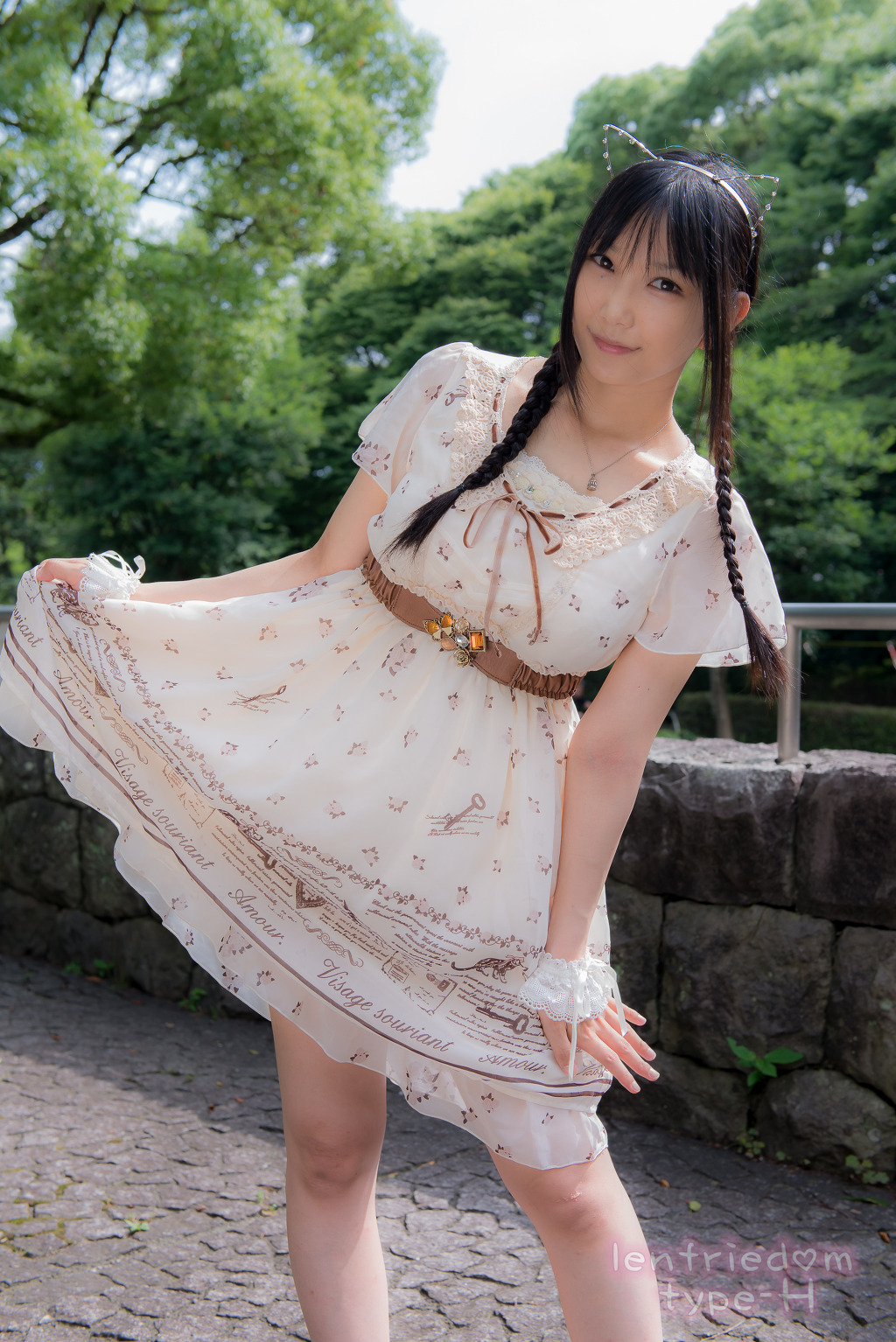 img/5/3/F/2/53F22F4D3B6703000F