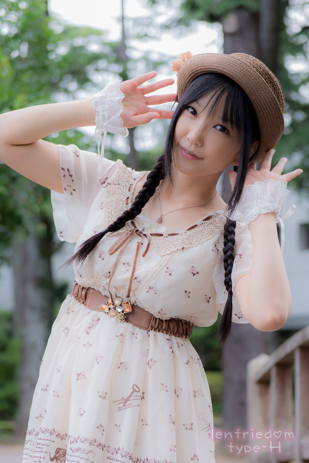 img/5/3/F/2/53F22F7635444F002C