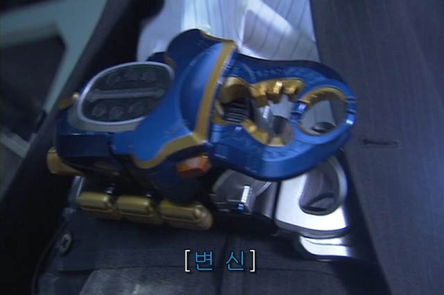 [가면라이더 카부토] 가탁크 첫등장_4.jpg
