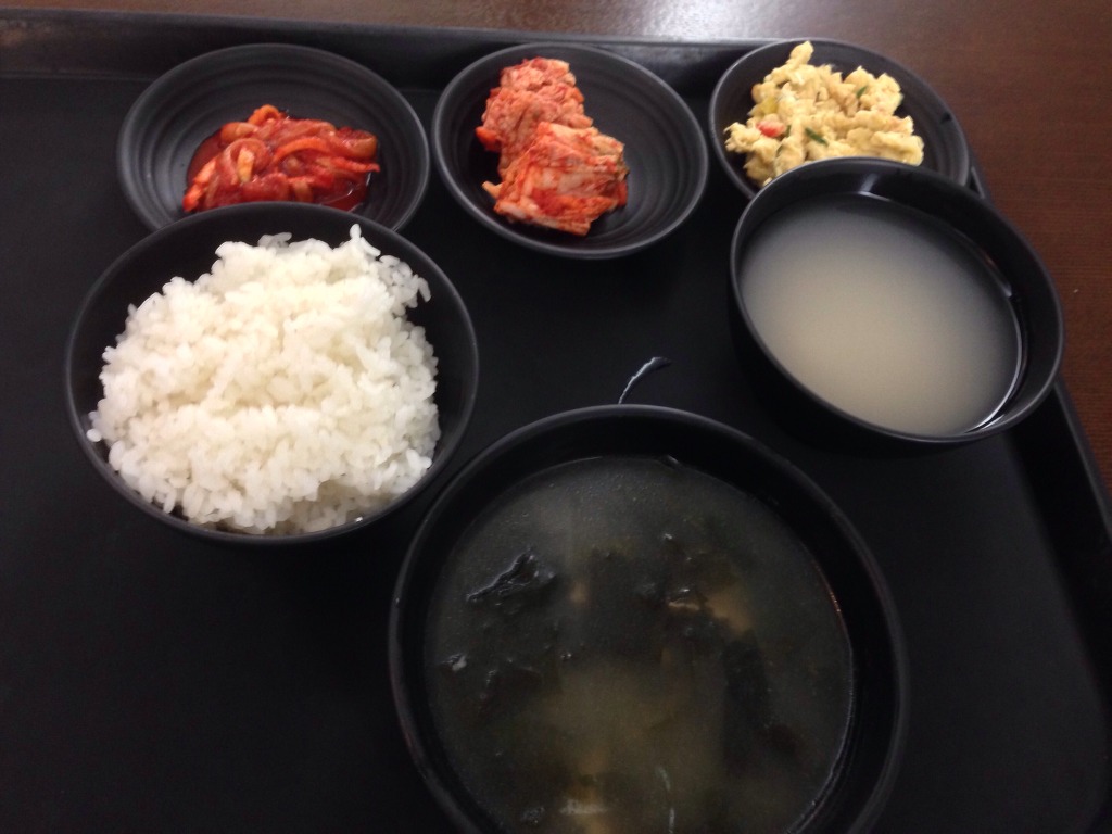 입주 건물 회사 식당 조식 입니다 끼니당 3천원이네요