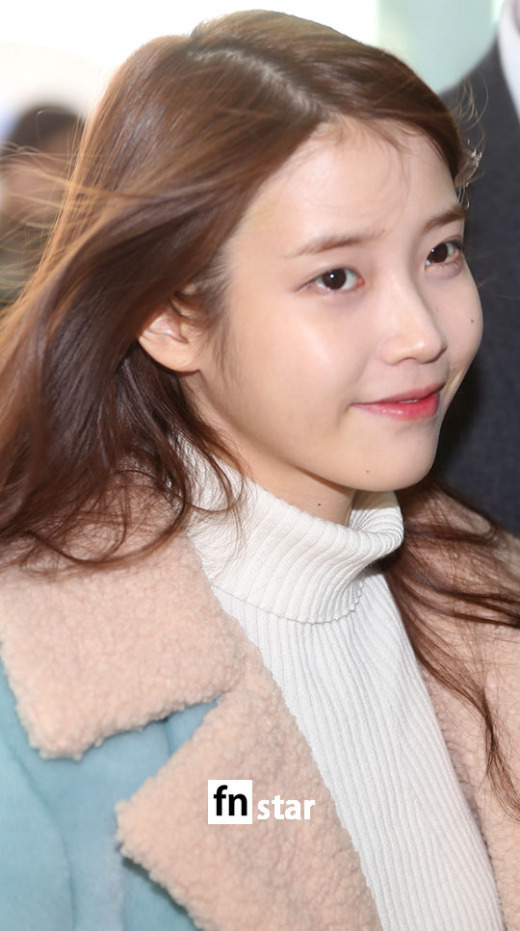 아이유 이쁨 챙겨 가지고 대만 가셨네요_1.jpg