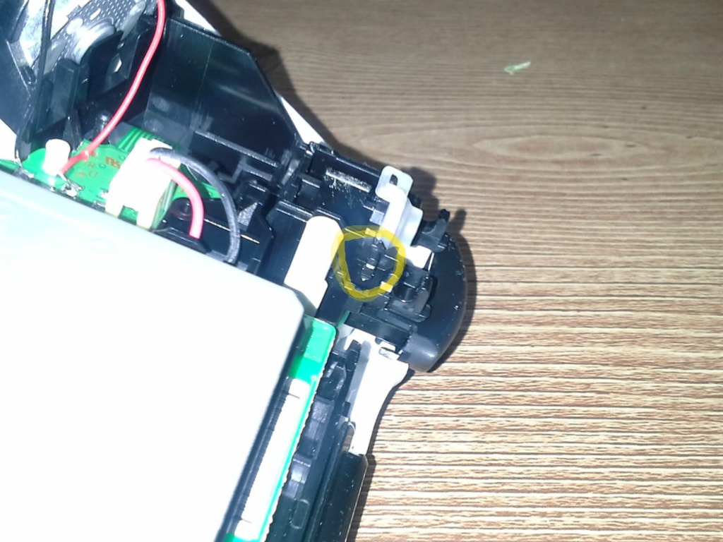 듀얼쇼크4 구형, 신형 트리거 조립법._3.jpg