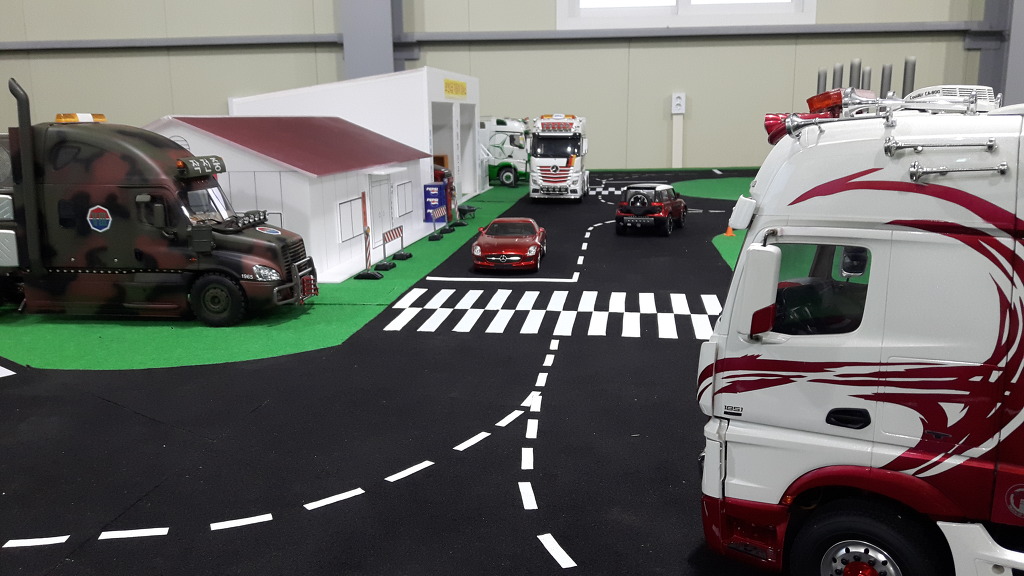 탱크 및 전차들을 운송할 차량을 제작 했습니다. 그리고 디오라_7.jpg