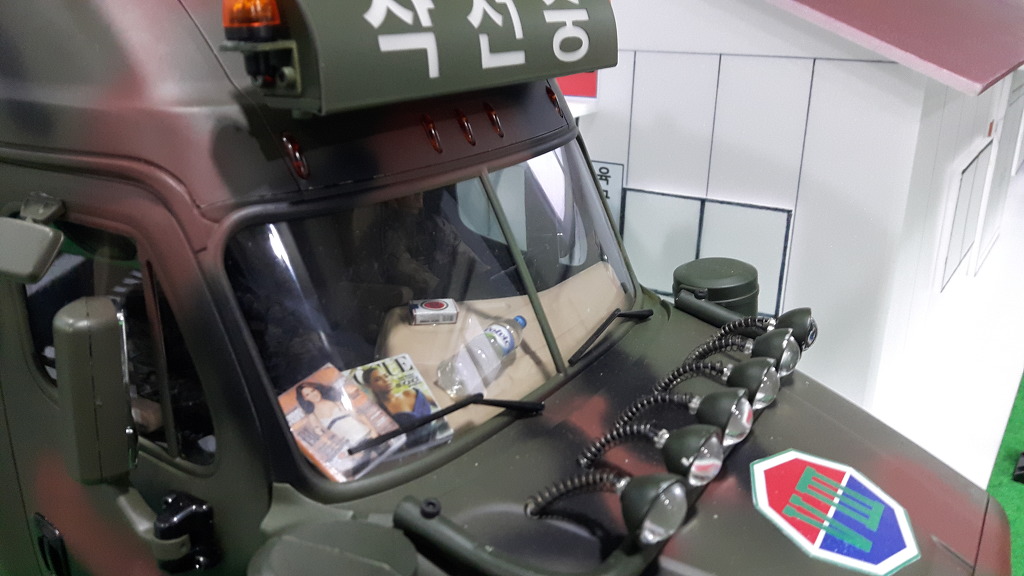 탱크 및 전차들을 운송할 차량을 제작 했습니다. 그리고 디오라_9.jpg