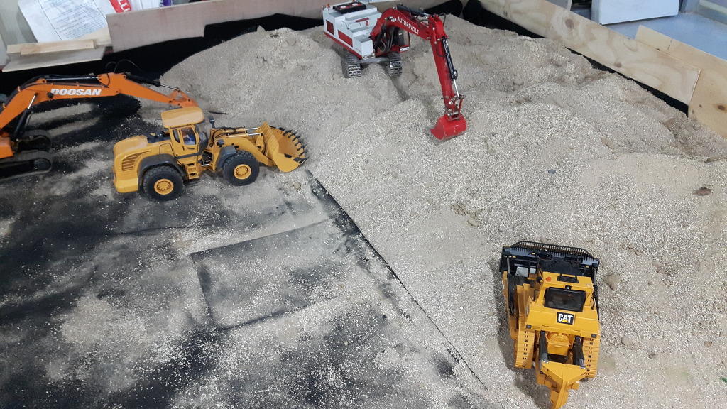 탱크 및 전차들을 운송할 차량을 제작 했습니다. 그리고 디오라_14.jpg