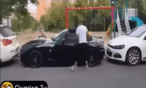 차 빼는데 도와주는 착한 남자_1.gif