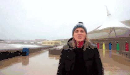 물고기에게 뺨을 맞다._1.gif