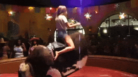 현란한 허리 놀림으로 찰싹 붙어있는 여자.gif_1.gif