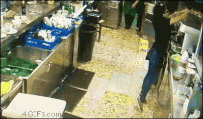 컵을 깨트리지 않으려는 의지.gif_1.gif