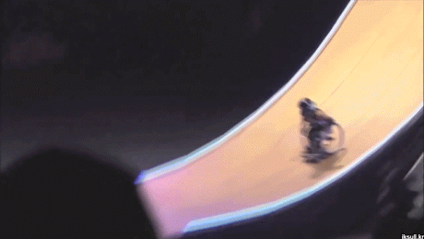 시빌워 스포)슈퍼 히어로 랜딩!_4.gif